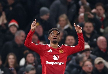 LUDNICA NA TEATRU SNOVA Junajted u finišu posle preokreta srušio fenjeraša