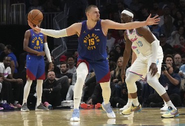 SOMBORCU PRIPAO SRPSKI DERBI Jokićev novi tripl-dabl, Jović sjajan u porazu od Denvera