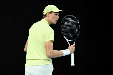 ITALIJAN FURIOZNO DO OSMINE FINALA Siner čeka Kecmanovića u četvrtfinalu Australijan Opena