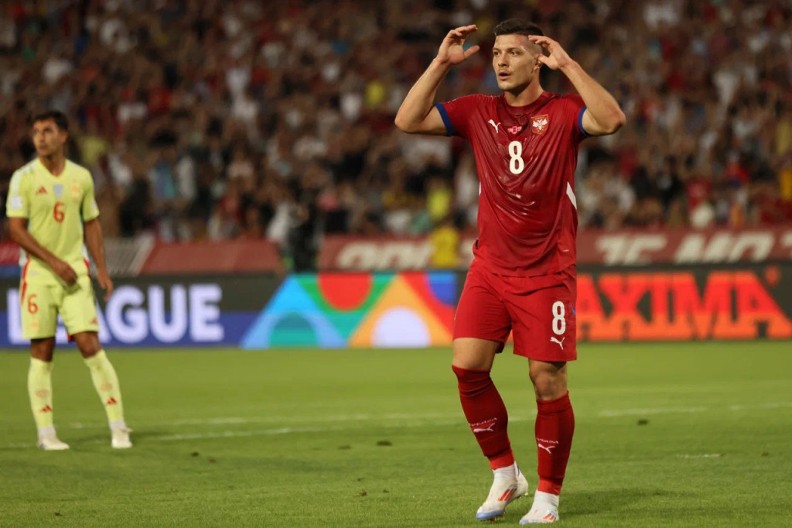 SKANDAL NA TRENINGU MILANA Saigrač namerno povredio Luku Jovića!? (VIDEO)