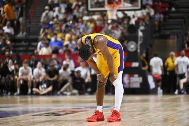 LEBRONOV SIN KRENUO NA SRBINA Broni dao koš, a onda je brutalno ponižen (VIDEO)