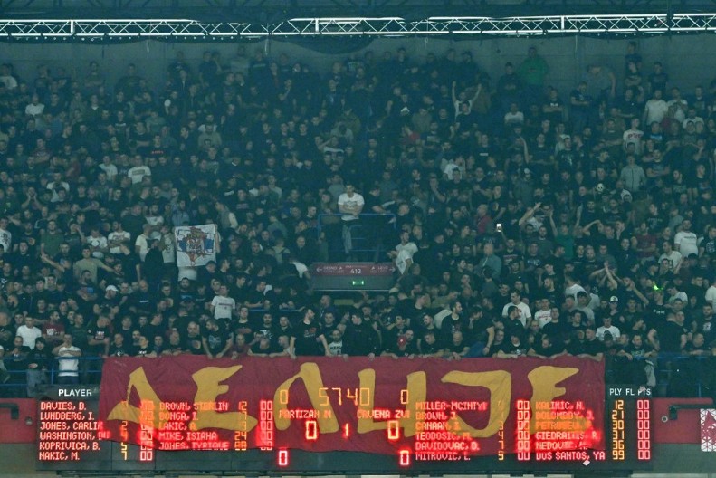 BAKLJADA U ARENI Ovako su navijači Zvezde proslavili pobedu (VIDEO)