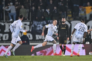 TRENER NOVI, A PROBLEMI STARI Kalulu spasao Partizan poraza, Spartak "za dlaku" ostao bez sva tri boda u Humskoj