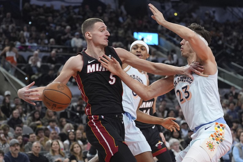 POZOVI SRBINA DA REŠI UTAKMICU Jovićev potez ključan u pobedi Majamija (VIDEO)