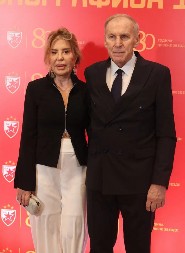 ONESVESTILA SE SUPRUGA DRAGANA DŽAJIĆA Drama na predstavljanju Zvezdine monografije