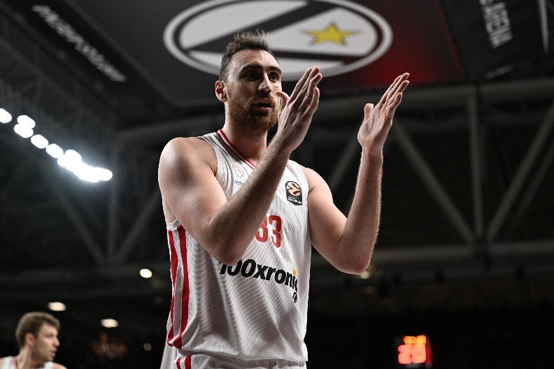 MILUTINOV FLERTOVAO SA DABL-DABLOM Olimpijakos posle drame slavio u Bolonji