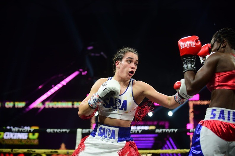 Trijumf Ćirkovićeve i njenih boks sestara u profi boks noći u Zvorniku