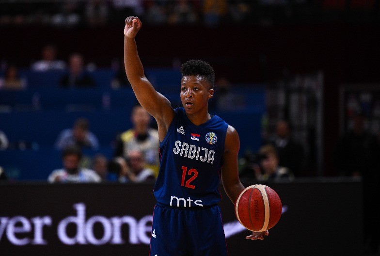 ŠOK NA MALOM KALEMEGDANU Crveno-beli ostali bez startnog pleja usred sezone