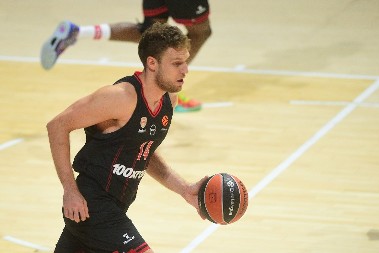 KAD IH VIDE U EVROLIGI TUKU IH KAKO STIGNU Olimpijakos slavio u velikom derbiju