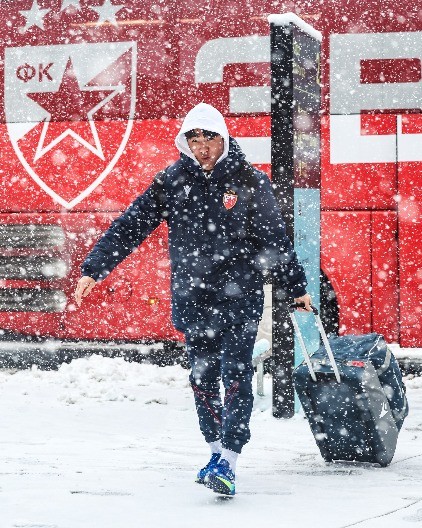 ZVEZDA OTPUTOVALA NA PRIPREME U ANTALIJU Dejan Stanković računa na 32 fudbalera, dvojica se naknadno priključuju