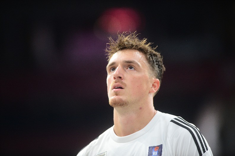 ANĐUŠIĆ ZABLISTAO PROTIV OLIMPIJAKOSA Bivši košarkaš Partizana namučio crveno-bele, ali nedovoljno za pobedu