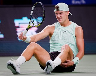 PRIČA KOJA JE PRODRMALA TENISKI SVET Udvarao se starijoj koleginici koja je udata, ona otkrila pozadinu čitave priče: Jednu stvar nije očekivala