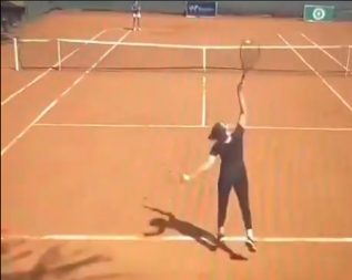 OVAKO NEŠTO NIJE VIĐENO Dobila specijalnu pozivnicu za turnir, a ne zna da drži reket