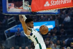 ZATRESLA SE NBA LIGA Janis konačno progovorio o trejdu iz Milvokija