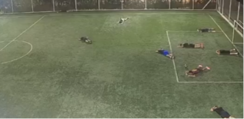 UZNEMIRUJUĆE Upali na fudbalsku utakmicu i sejali smrt (VIDEO)