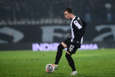 OVO NIKAKO NIJE DOBRO Važan igrač Partizana napustio teren zbog povrede