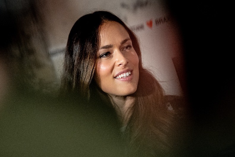 ANA IVANOVIĆ U NADALOVOM ZAGRLJAJU Otišla kod Španca, mreže se usijale (FOTO)