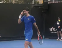 BLAM GODINE Teniser zaboravio pravila, slavio pobedu, pa doživeo nestvaran šok (VIDEO)