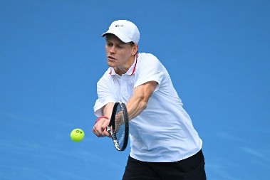 ŠOK U AUSTRALIJI Amater pobedio Sinera 