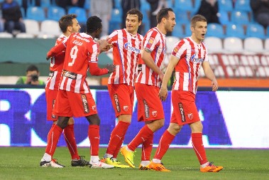 TURSKE ZASTAVE, MRŽNJA, PREMIJER OD PARTIZANA I TRI PRSTA Zvezdini fudbaleri se prisetili haosa i istorijskog meča u Novom Pazaru (VIDEO)