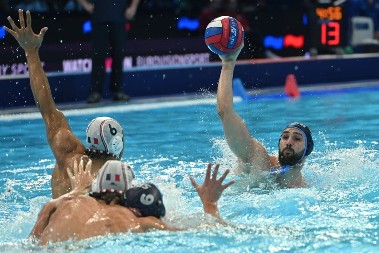 SRBIJA - FRANCUSKA Efikasan start meča, velika borba u Areni, "delfini" vode! 