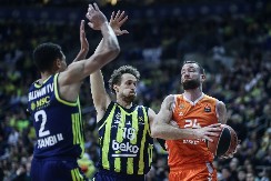 FENER PREŽIVEO DRAMU Šampion Evrope srušio Valensiju, Španci promašili produžetak