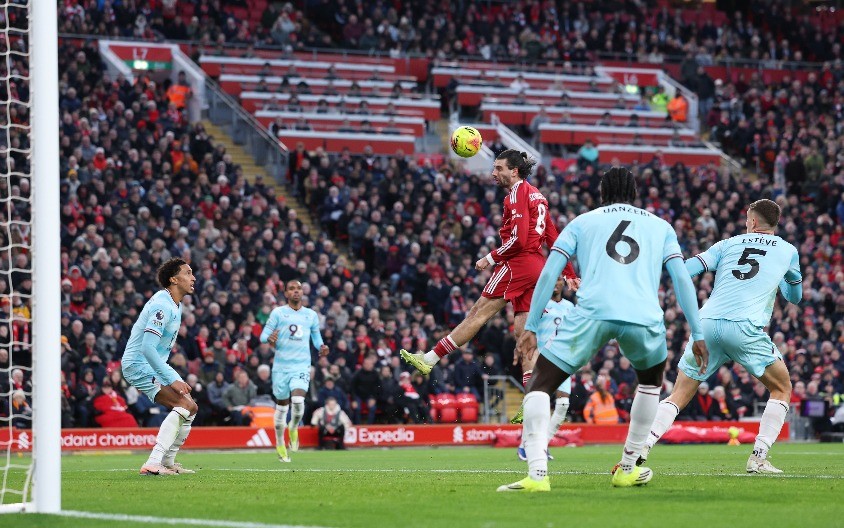 REDSI SE NISU PROSLAVILI Fudbaleri Čelsija savladali Brentford, remi Liverpula i Barnlija