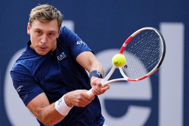 MEĐEDOVIĆ - DE MINOR Hamad protiv miljenika domaće publike traži čudo