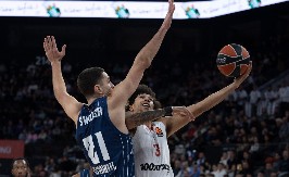 OLIMPIJAKOS ZAMALO DA ISPUSTI POBEDU Tajrik debitovao, žilavi Efes nije uspeo da napravi epski preokret 