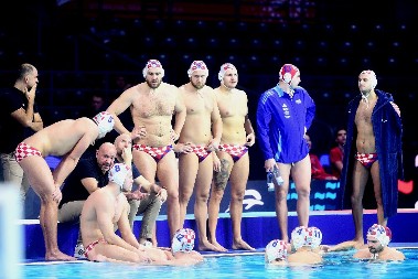 PUCAJU PO ŠAVOVIMA Novi šamar za Hrvate posle debakla u Beogradu