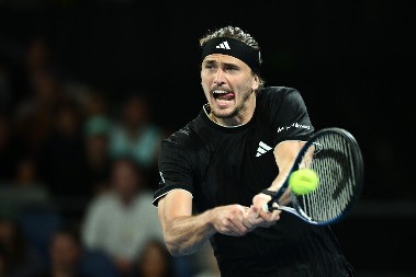 ZVEREV "KRVARI", ALI POBEĐUJE Nemac prošao u četvrto kolo Australijan opena