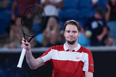 VREBA IZ SENKE Kontroverzni Kazahstanac u osmini finala 