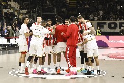 VIRTUS - CRVENA ZVEZDA Kakva borba u Bolonji, crveno-beli "sipaju" trojke! 