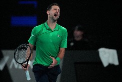 NOVAK UMALO DISKVALIFIKOVAN Đoković za dlaku izbegao katastrofu (VIDEO)