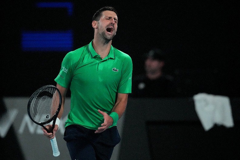 NOVAK UMALO DISKVALIFIKOVAN Đoković za dlaku izbegao katastrofu (VIDEO)