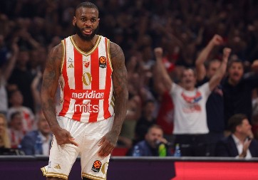 PLEJ-OF ZA ROĐENDAN Zvezda stigla pred željena vrata