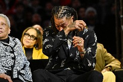 SUZE U ČIKAGU Bulsi povukli dres Derika Rouza