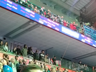 POSEBNA PODRŠKA ZA "DELFINE" Košarkaši Zvezde navijali za Srbiju 