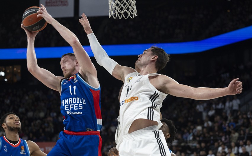 KRALJ JE SRUŠEN U ISTANBULU Efes u finišu slomio Real za važan trijumf u borbi za plej-in
