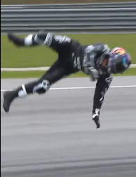 HITNO PREBAČEN U BOLNICU Da se naježiš: Strašan pad legende sporta, udario je glavom o asfalt (VIDEO)