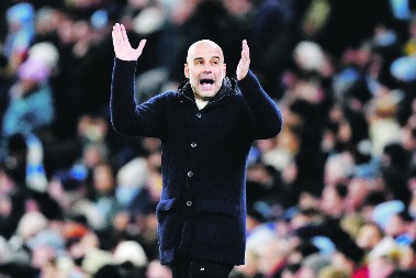 ŠTA SE DEŠAVA SA GVARDIOLOM? Legendarni fudbaler otkrio sa kakvim se problemima suočava trener Mančester sitija