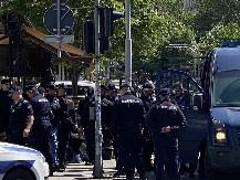 UŽASNE SCENE U MOSTARU Navijači Zrinjskog uleteli na teren i pretukli igrače Veleža (VIDEO)