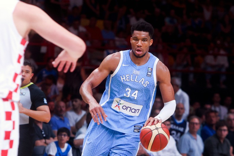 GRCI IZAZIVAJU SRBIJU TEŠKIM ORUŽJEM Janis Adetokunbo će igrati na Evrobasketu