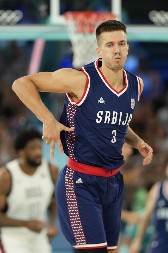 PETRUŠEV REKORDER SRBIJE Centar crveno-belih prestigao Jokića i Teodosića