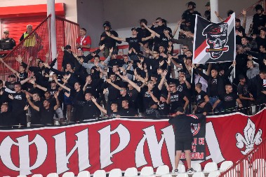 "FIRMAŠI" UPALI NA TRENING NOVOSAĐANA Navijači Vojvodine tražili ostavku Lalatovića, pa došlo do preokreta