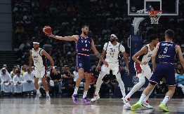 OSVOJIO BRONZU U PARIZU, A SADA SE VERIO Srpski reprezentativac zaprosio atraktivnu manekenku