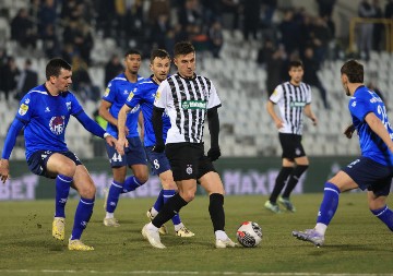 RUTINA CRNO-BELIH Mladost još nije spremna da bude izazivač Partizanu, Nikolić i Goh rešili meč u Humskoj