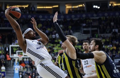 NE BAŠ TAKO KRALJEVSKI RASTANAK Real Madrid se posle četiri meča rešio Amerikanca