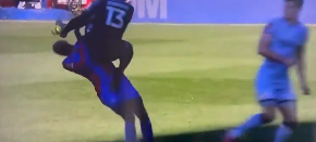 OVO JE ZA ZATVOR! Horor start nad napadačem Kristal Palasa, iznet na nosilima, jedva izvukao živu glavu (VIDEO)