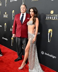 UDRI DEDA Hrvat Belčik, najuspešniji trener u istoriju NFL lige, nije odoleo bivšoj čirlidersici